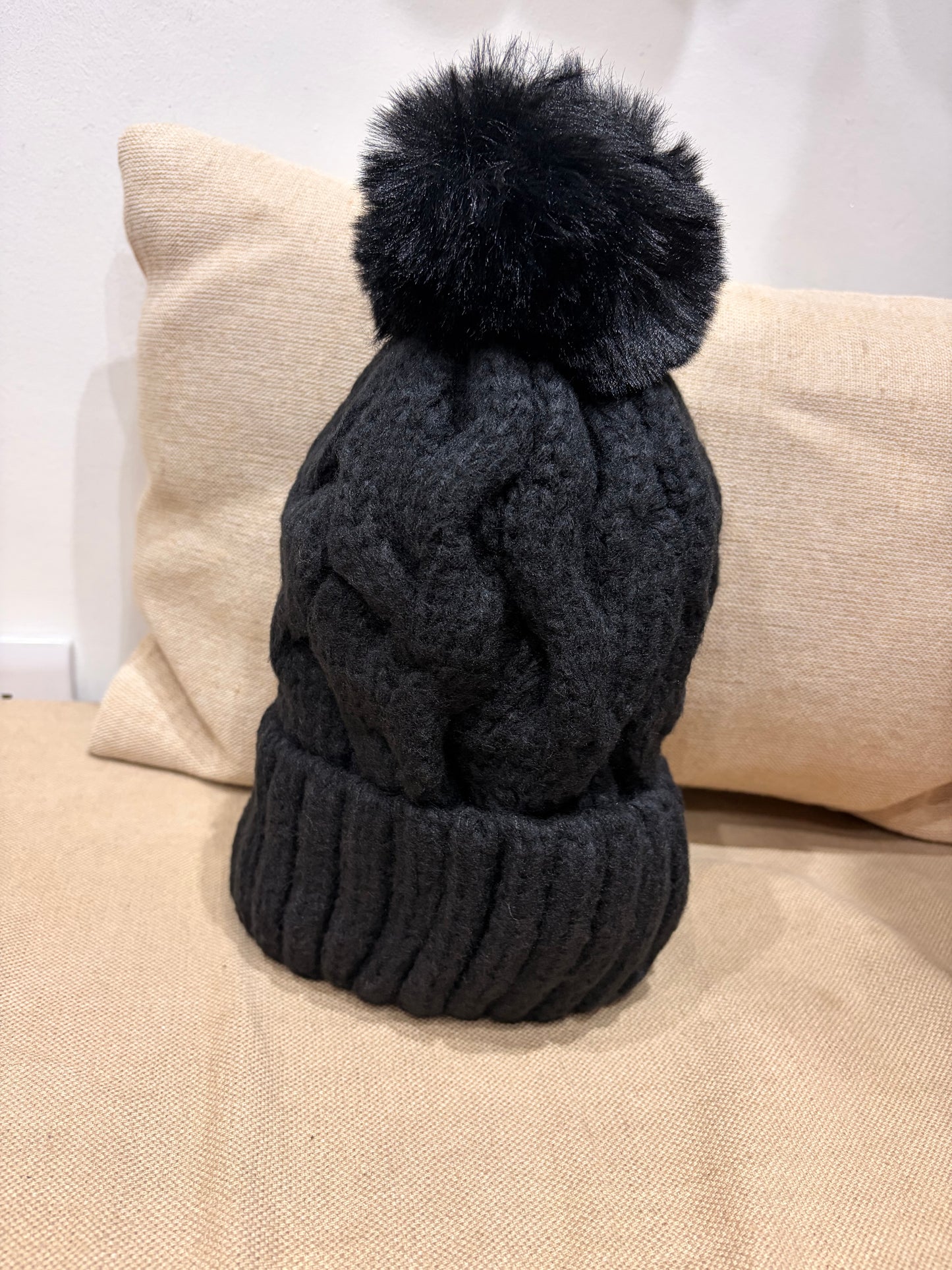 Fleece Lined Pom Pom Hat - Black