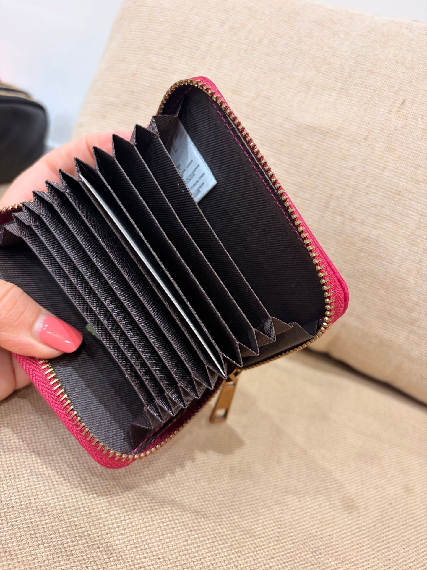 Bee Cardholder - Fuchsia