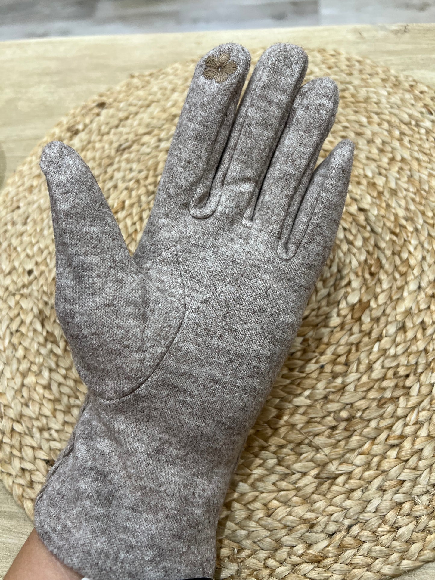 Cable Gloves with Touch Screen Finger - Oatmeal