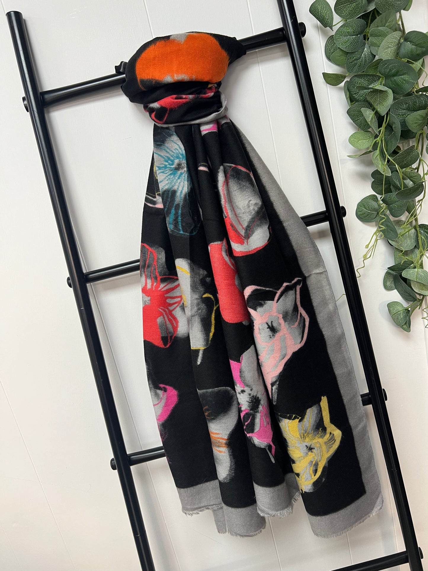 Flower Autumn Scarf - Black