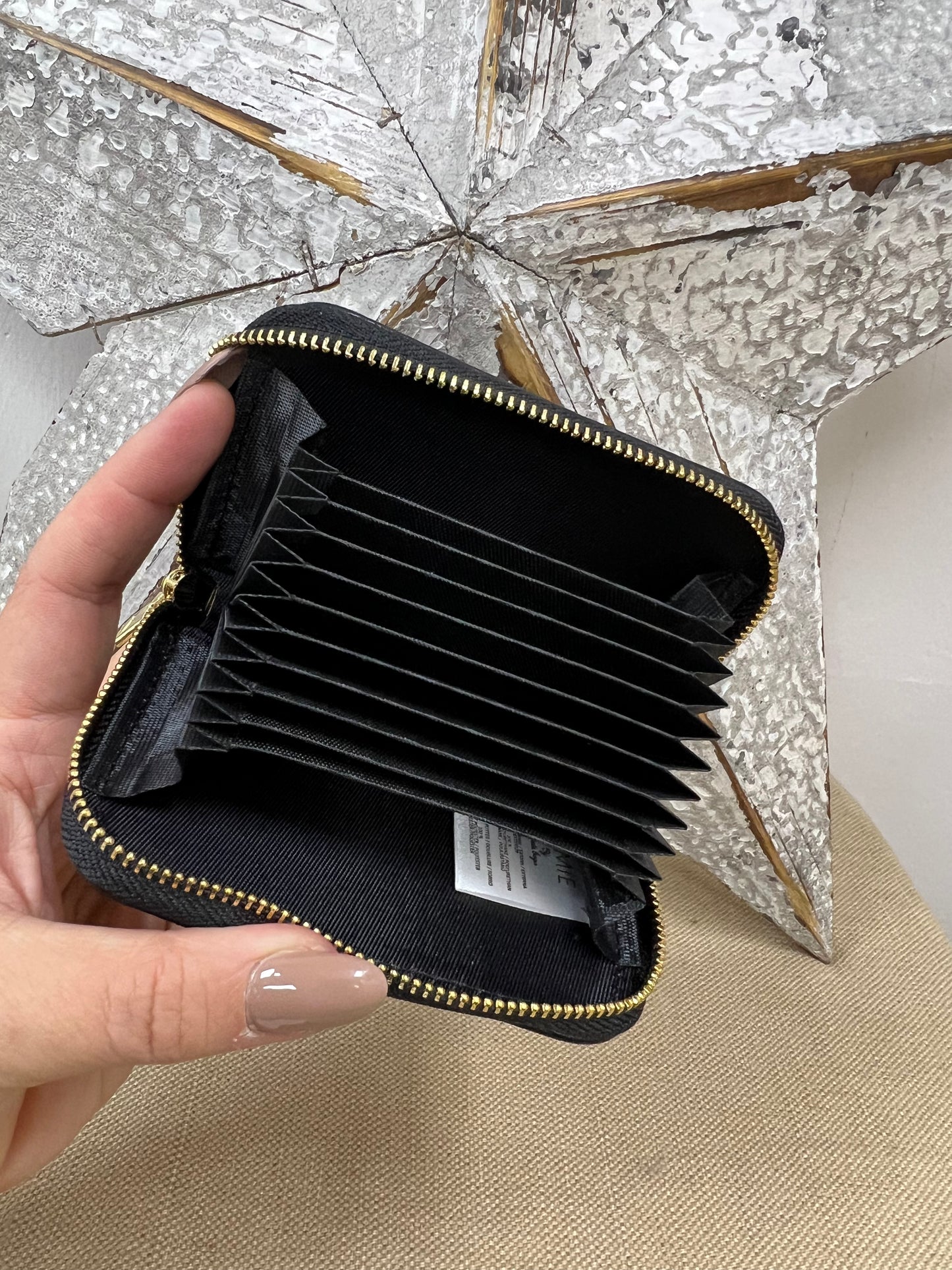 Bee Cardholder - Black