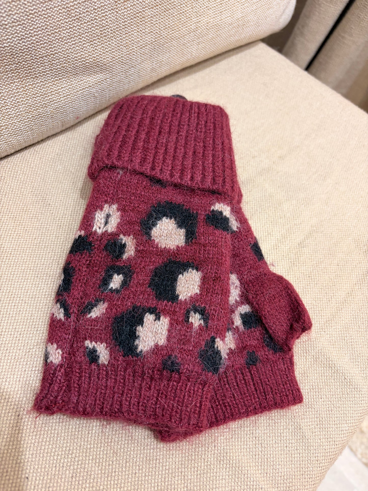 Leopard Fingerless Gloves - Wine