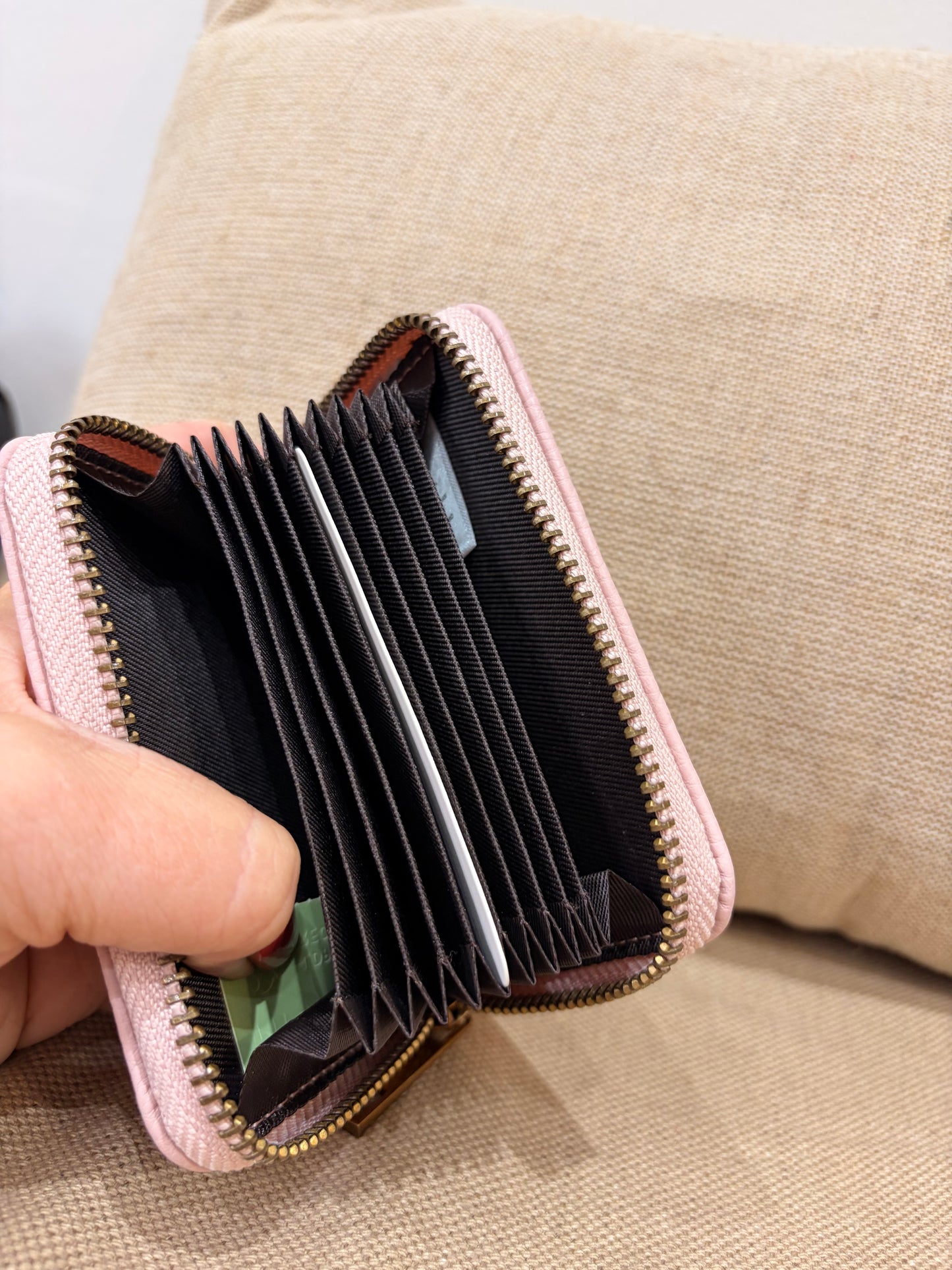 Bee Cardholder - Light Pink