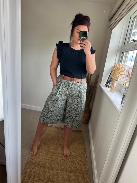 Magic Bermuda Shorts - Khaki Leopard