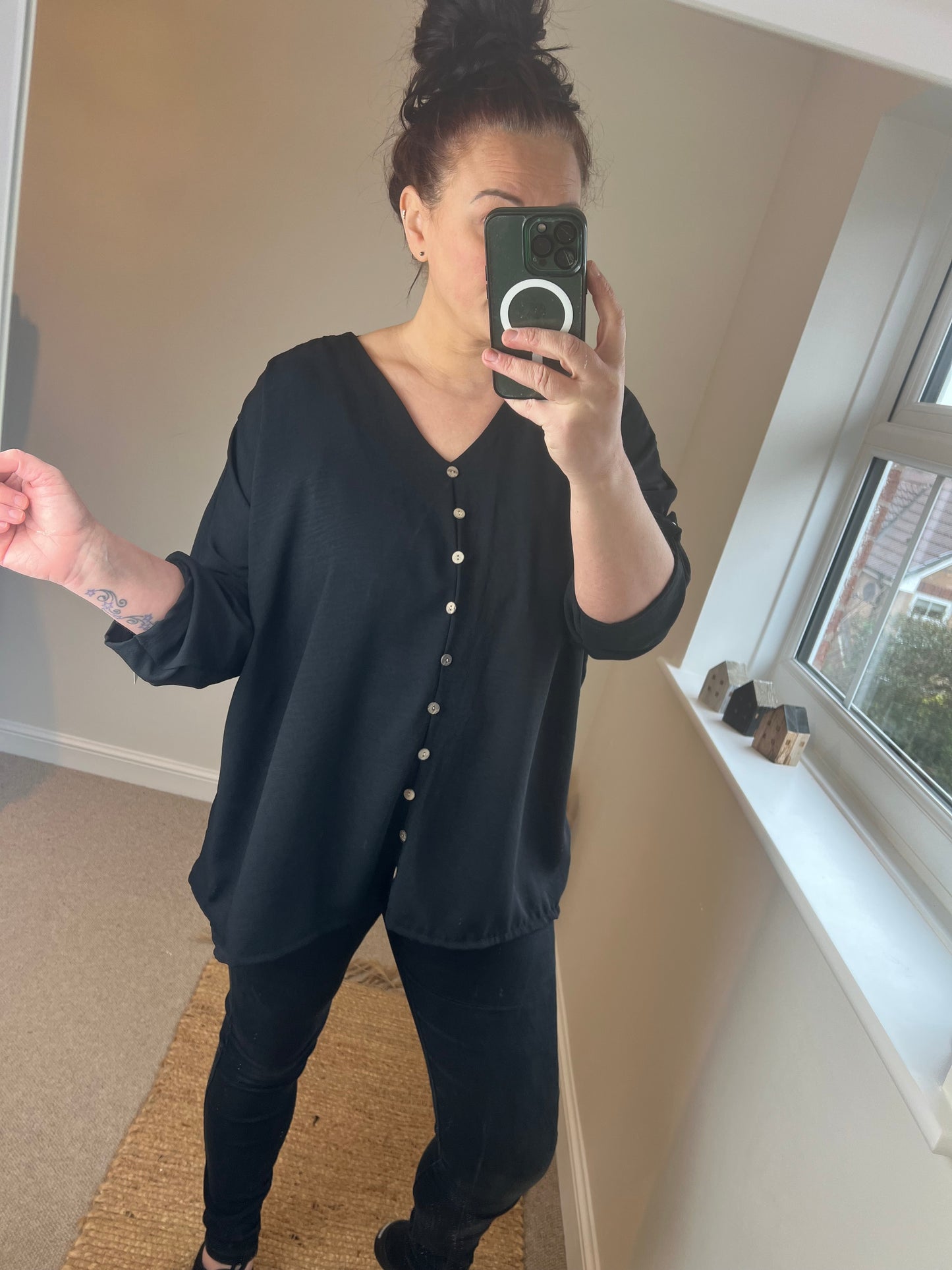 Tiny Button V Top - Black