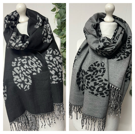 Reversible Leopard Heart Scarf - Black/Grey