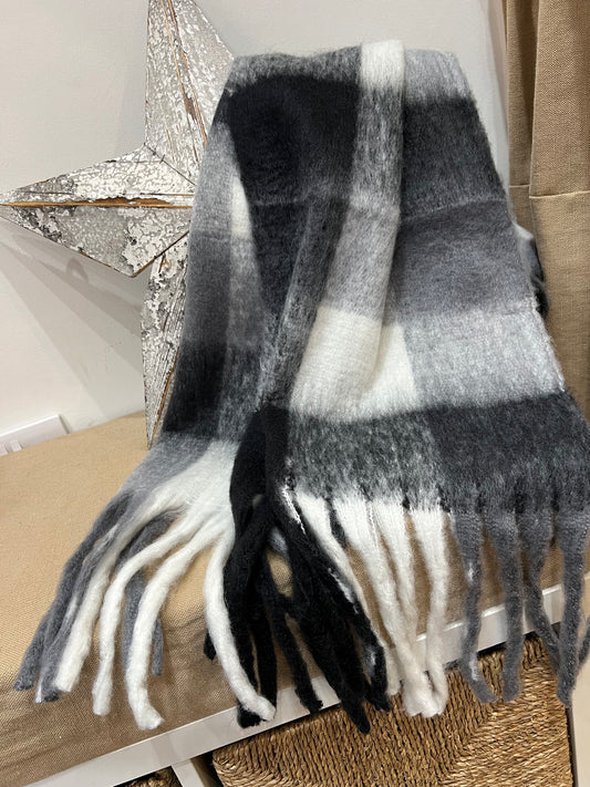 Blanket Scarf - Black Check