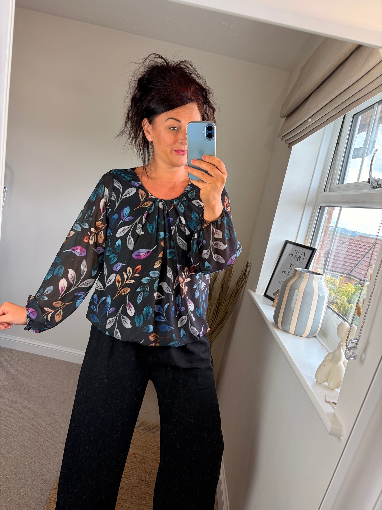 Bubble Hem Leaf Top - Black