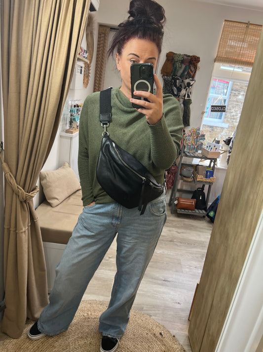 Medium Sling Bag - Black