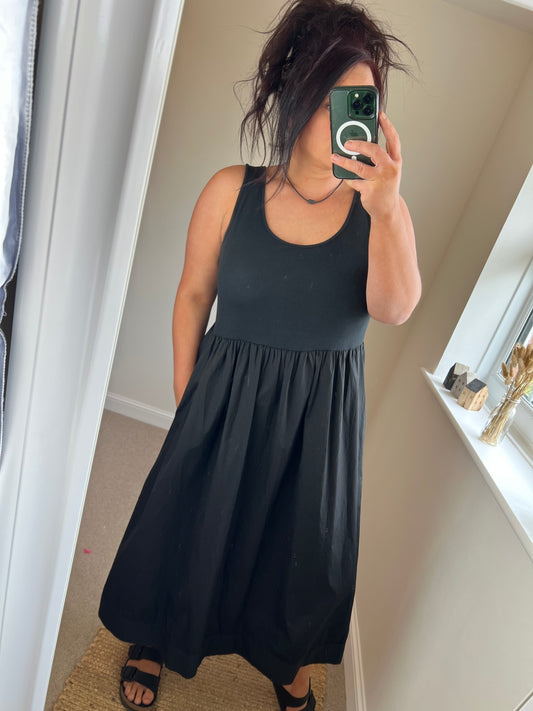 Fit & Flare Midi Sleeveless  Dress with Pockets - Black