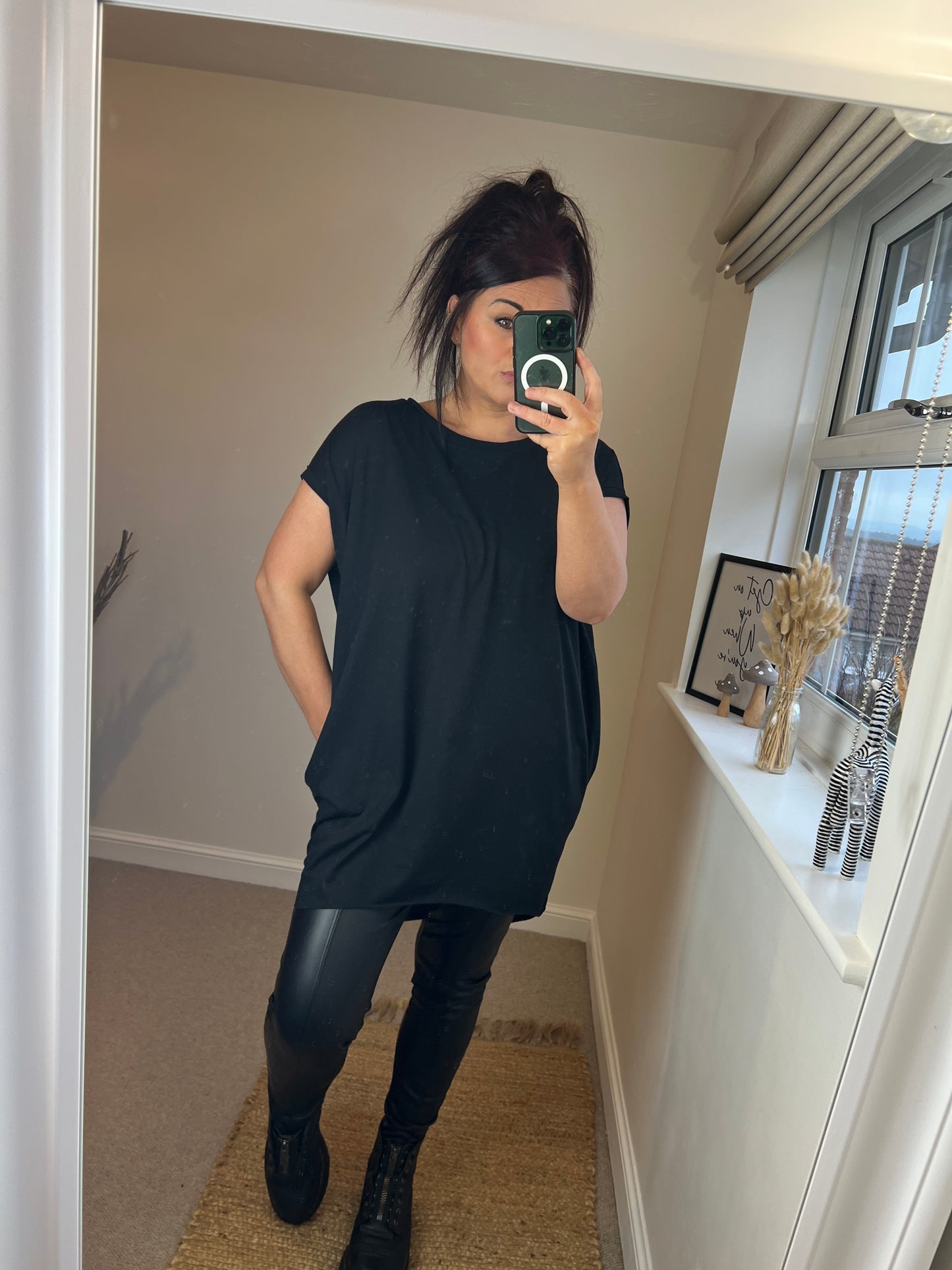 Longline T-shirt with Pockets - Black