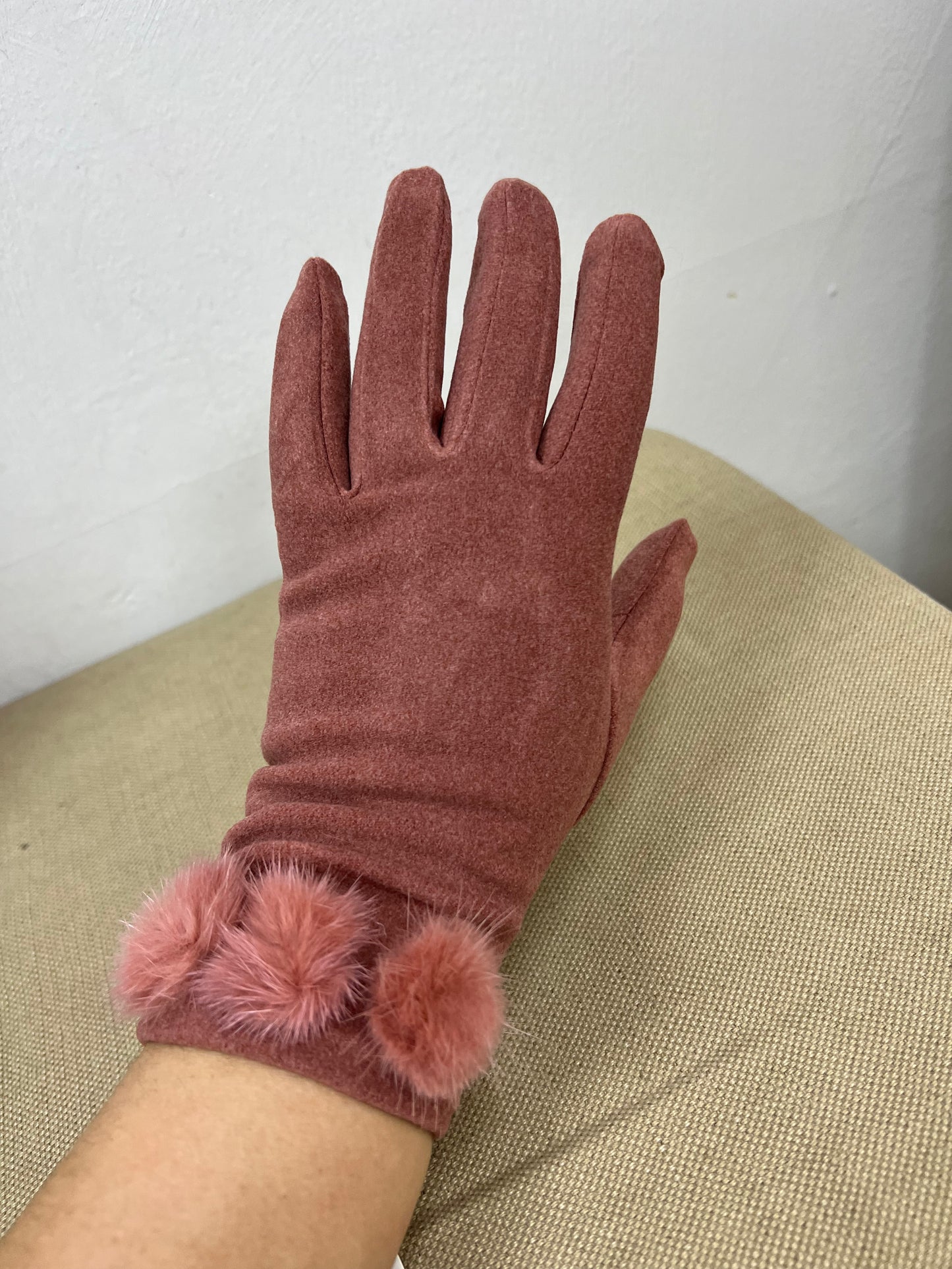 Pom Pom Gloves with Touch Screen Finger - Pink